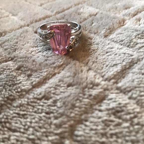 Stunning pink statement ring - Picture 4 of 4